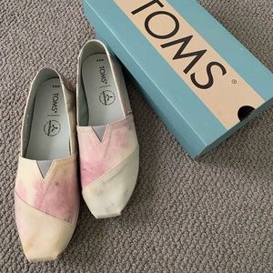 NWT tie dye TOMS